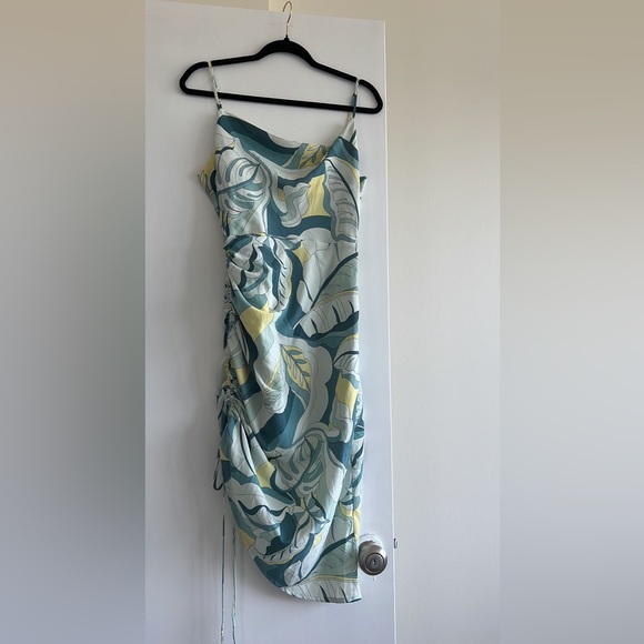 Brand new party dress - Picture 3 of 4